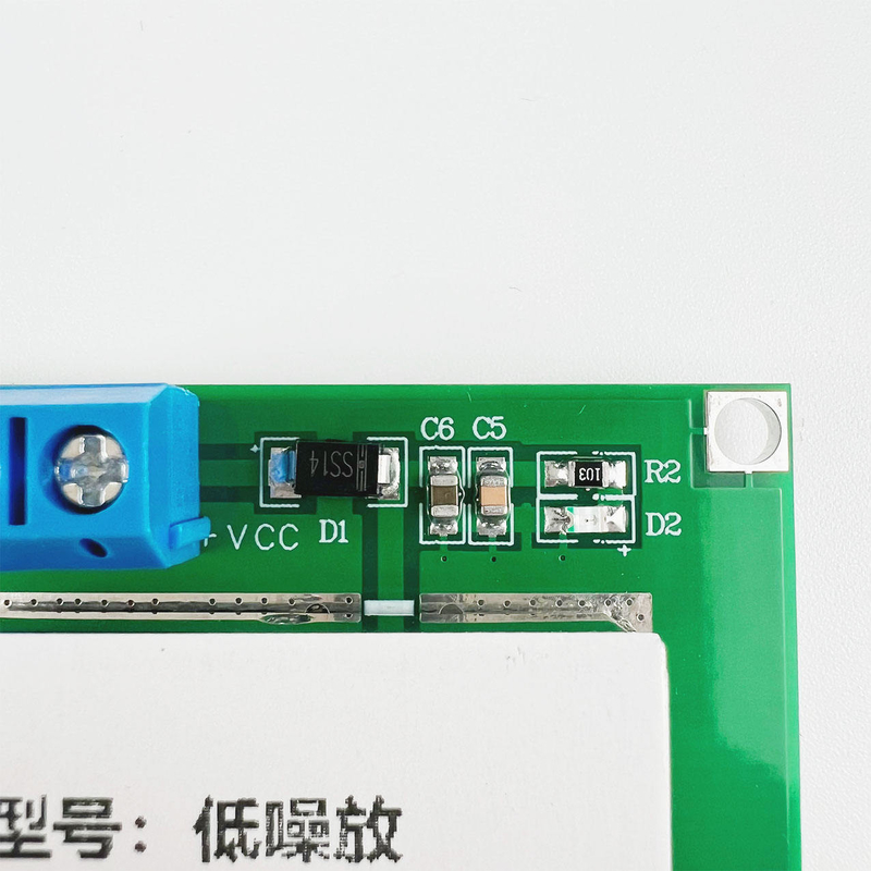 Module d'amplificateur de puissance à faible bruit de bande large RF LNA