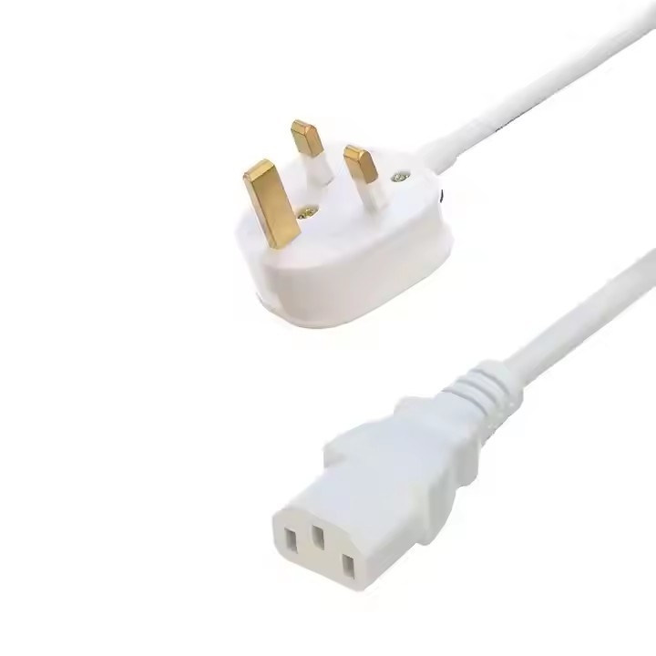 UK BS Approval C13 C14 Cable d'alimentation 3 broches Bs Plug C13 Connecteur Ce7/7 Avec 1,5m 2m H05vv-F câble d'alimentation de l'ordinateur