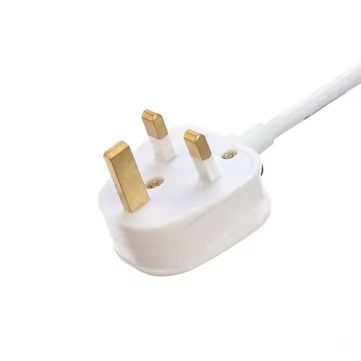 UK BS Approval C13 C14 Cable d'alimentation 3 broches Bs Plug C13 Connecteur Ce7/7 Avec 1,5m 2m H05vv-F câble d'alimentation de l'ordinateur