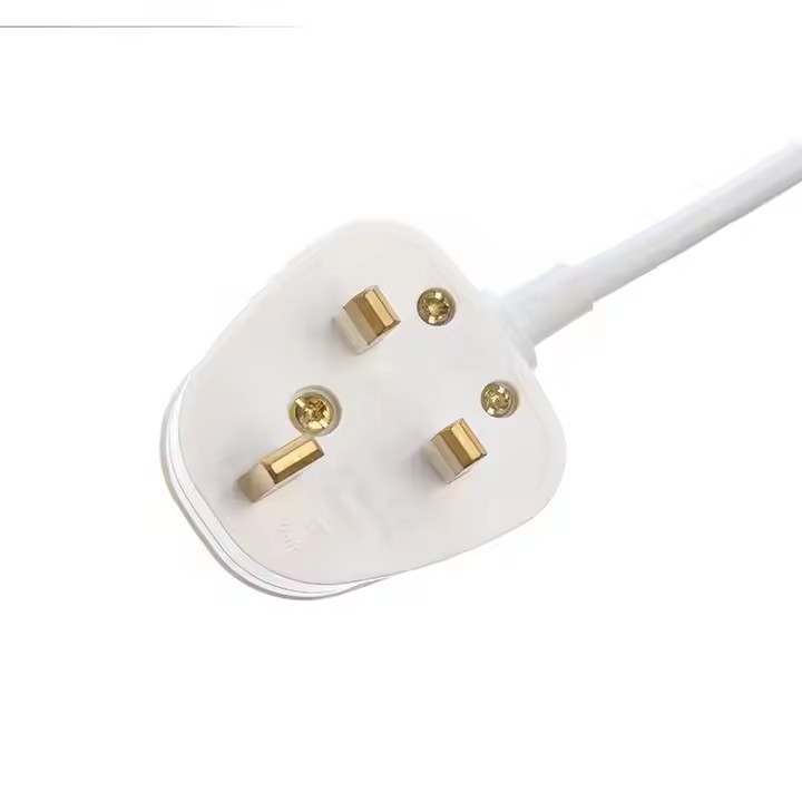 UK BS Approval C13 C14 Cable d'alimentation 3 broches Bs Plug C13 Connecteur Ce7/7 Avec 1,5m 2m H05vv-F câble d'alimentation de l'ordinateur