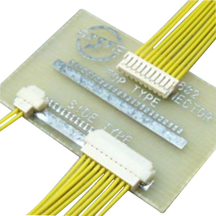 Le câble est équipé d'un harnais de câble à trois broches, de 0,8 mm de hauteur, SUHR-03V-S.