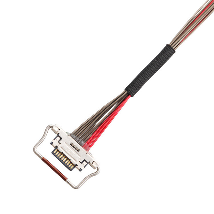 Un câble micro-coaxial LVDS à 10 broches d'une longueur de 150 mm, connecteur I-PEX d'une hauteur de 0,4 mm, identifié comme 20633-310T-01S