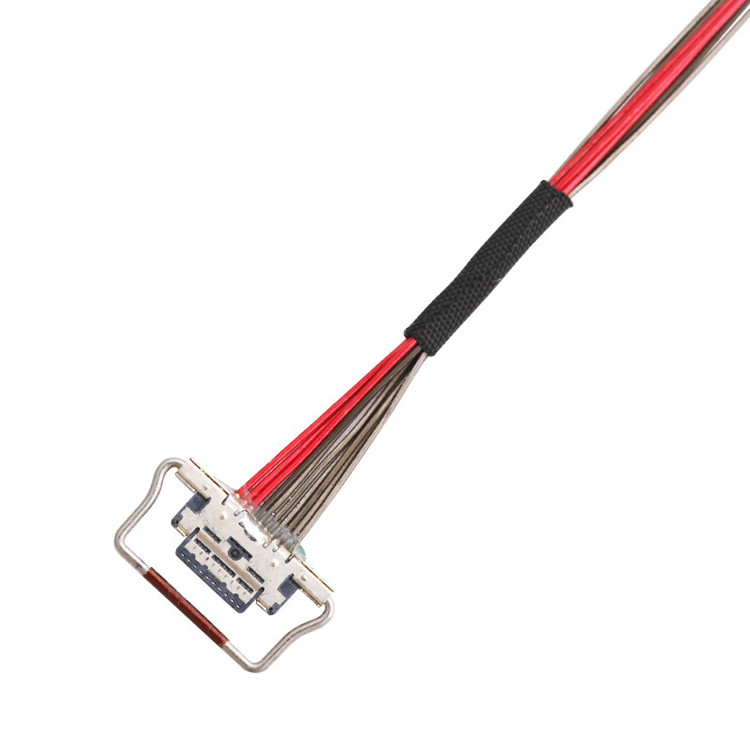 Un câble micro-coaxial LVDS à 10 broches d'une longueur de 150 mm, connecteur I-PEX d'une hauteur de 0,4 mm, identifié comme 20633-310T-01S