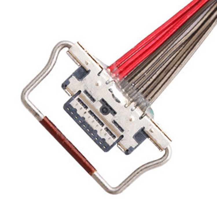 Un câble micro-coaxial LVDS à 10 broches d'une longueur de 150 mm, connecteur I-PEX d'une hauteur de 0,4 mm, identifié comme 20633-310T-01S