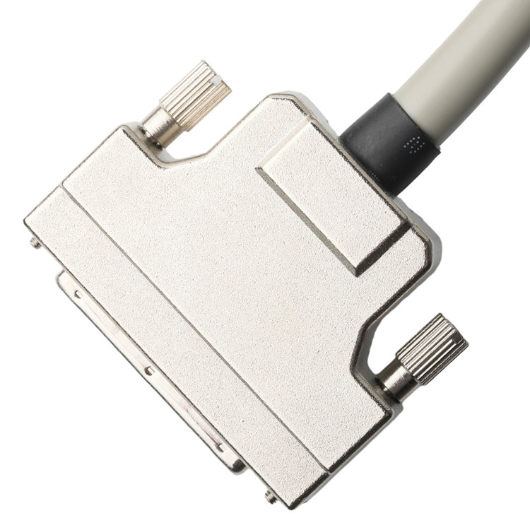Hd D Sub Db50 Casse alliage de zinc nickel plaqué à D-Sub Mdr Plug Od 90mm